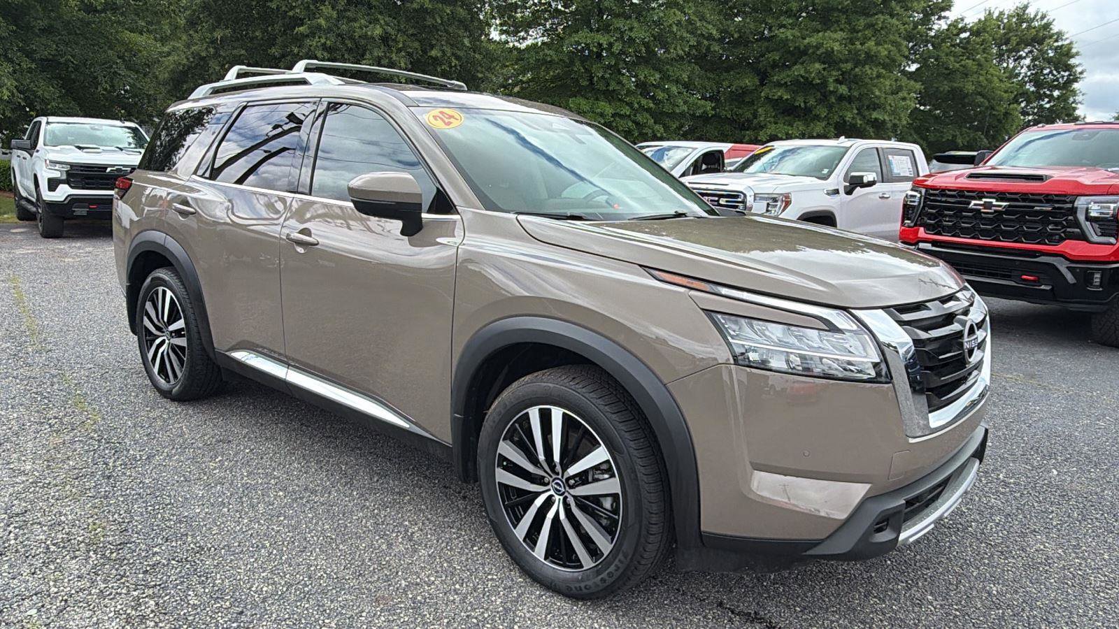 Used 2024 Nissan Pathfinder Platinum w/ Cargo Package FWD image 3