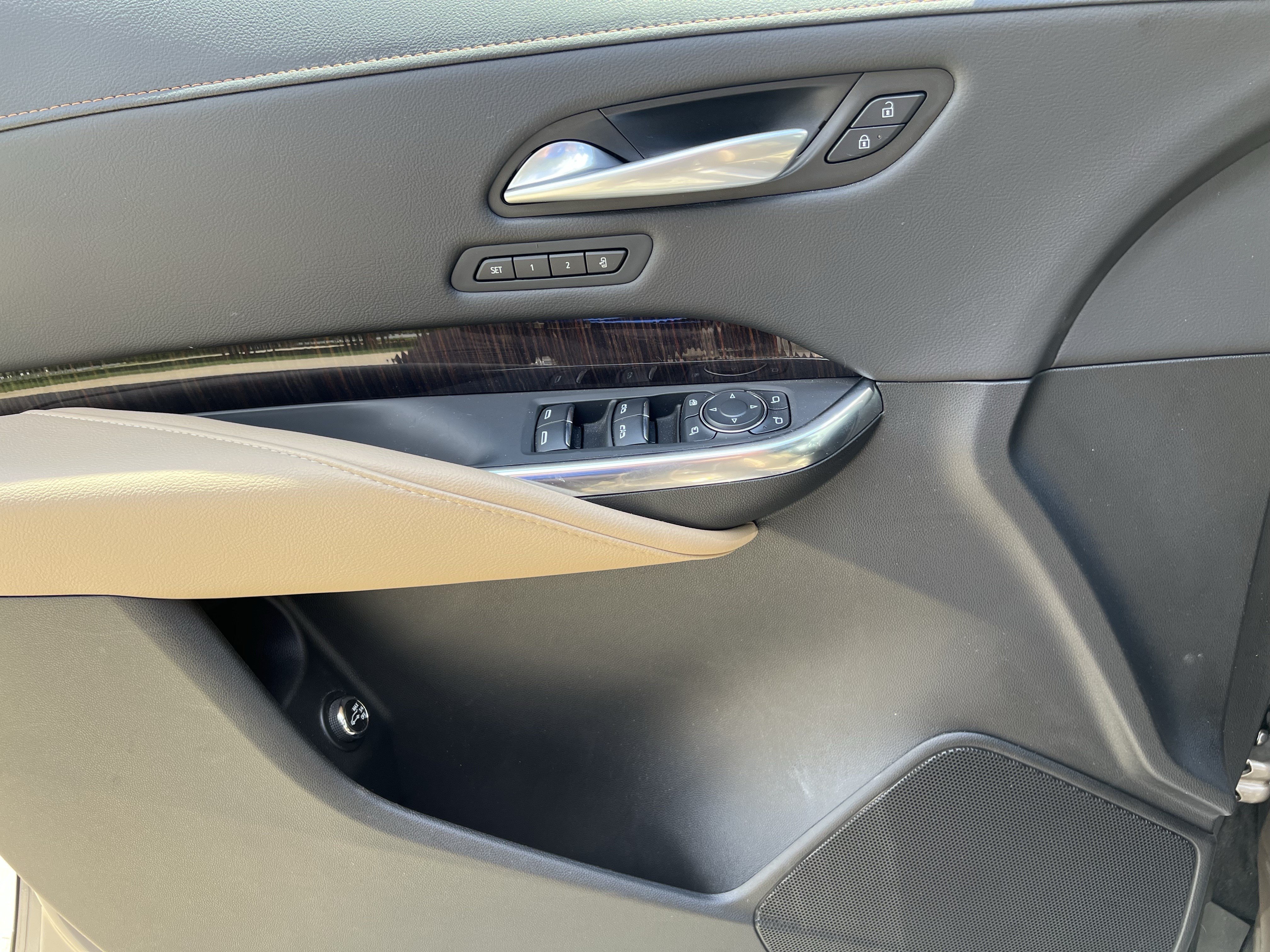 Used 2025 Cadillac XT4 Premium Luxury FWD image 14