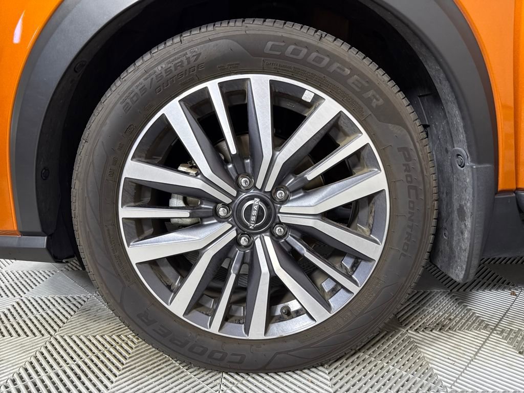 Used 2024 Nissan Kicks SR w/ SR Premium Package image 18