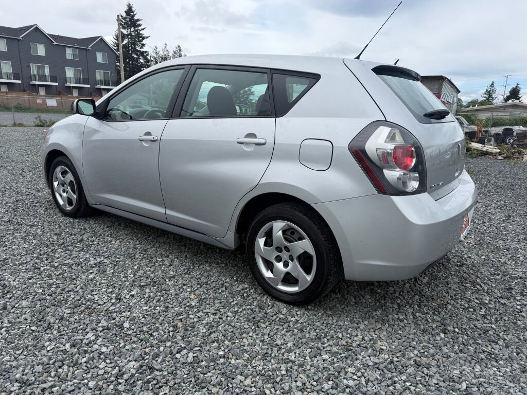 Used 2009 Pontiac Vibe w/ Preferred Package FWD image 3