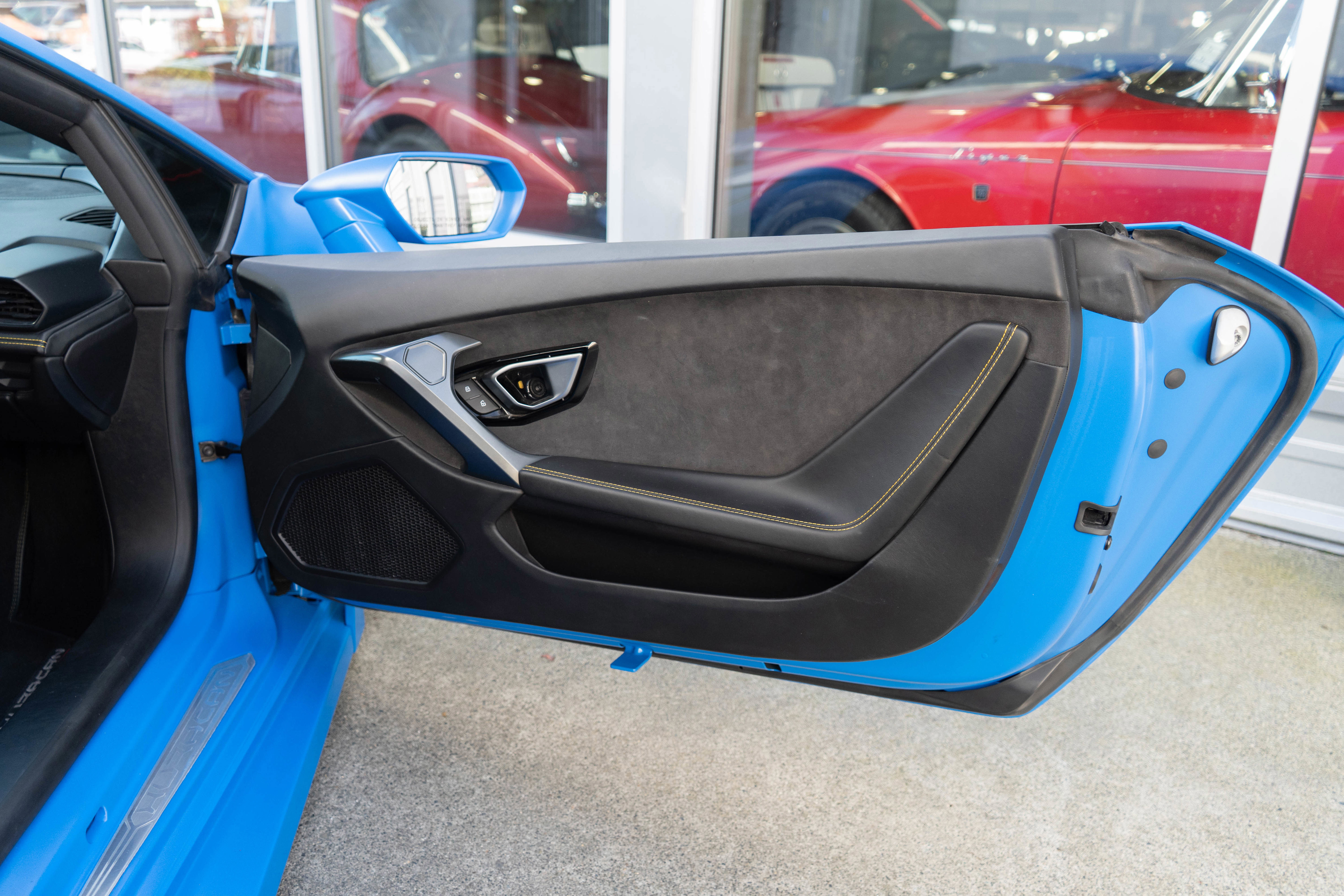 Used 2016 Lamborghini Huracan LP 580-2 RWD image 32
