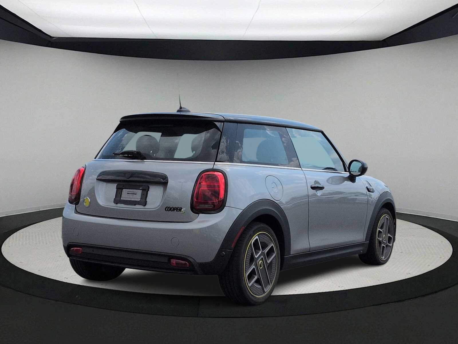 Used 2024 MINI Cooper SE FWD image 7