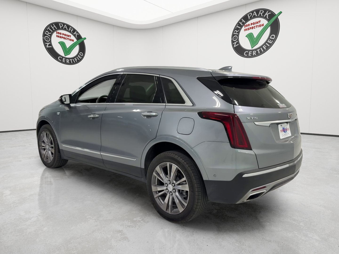 Used 2024 Cadillac XT5 Premium Luxury w/ Technology Package FWD image 3