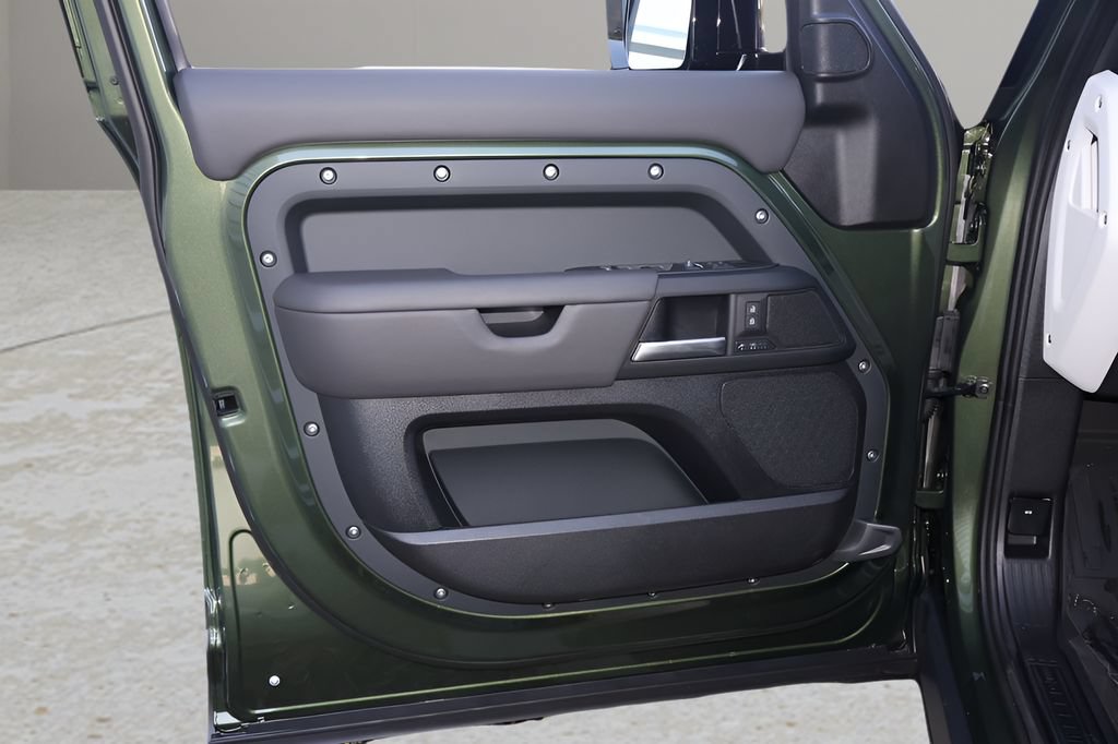 New 2026 Land Rover Defender 110 X-Dynamic SE AWD/4WD image 10