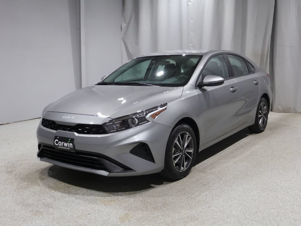 Used 2023 Kia Forte LXS w/ LXS Technology Package FWD image 7