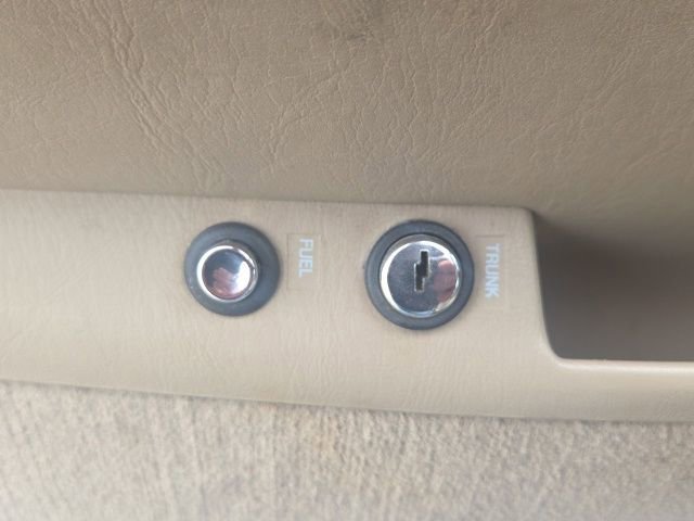 Used 2002 Lincoln Continental FWD image 20