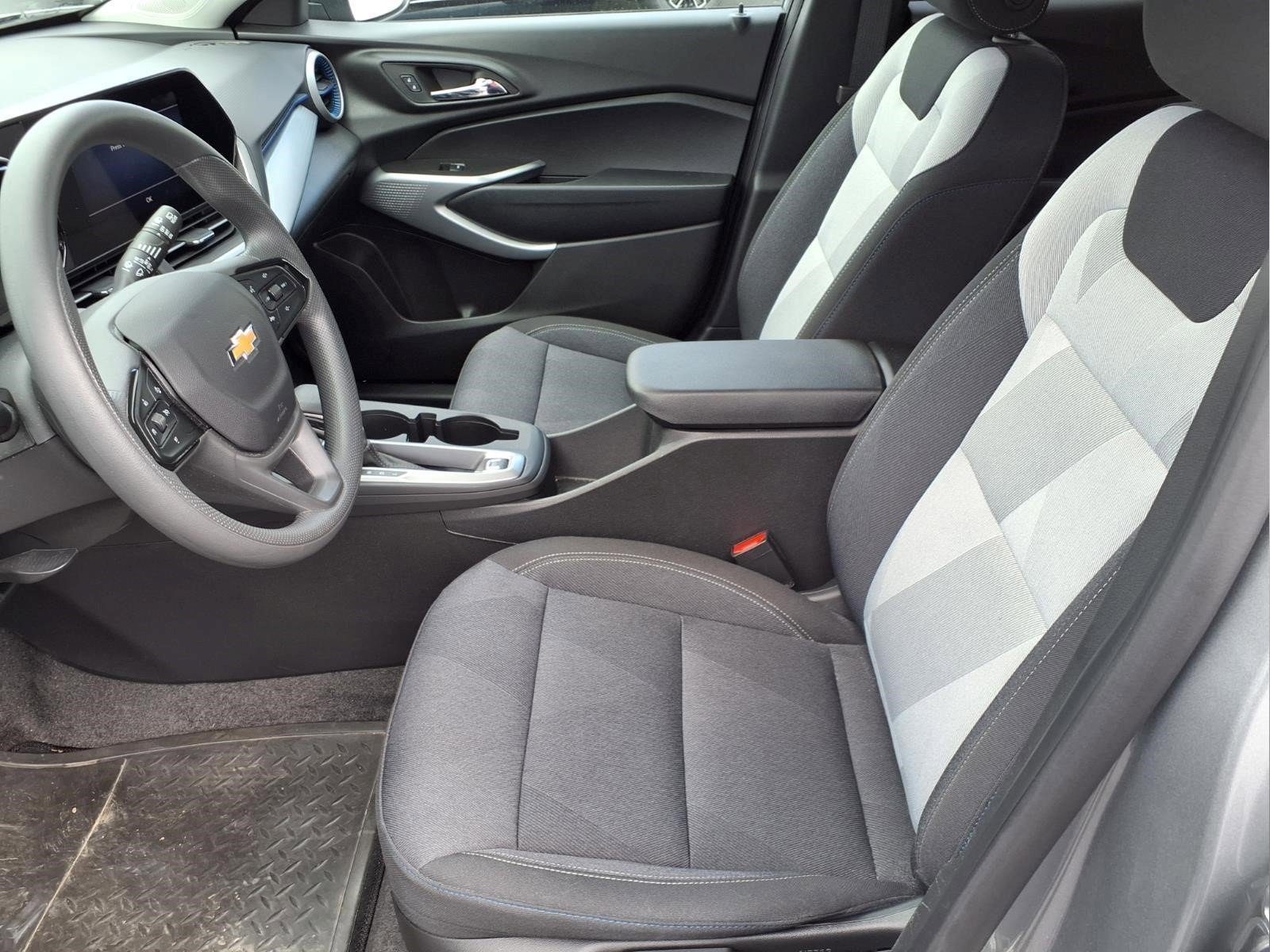 Used 2024 Chevrolet Trax LS w/ LS Convenience Package image 7