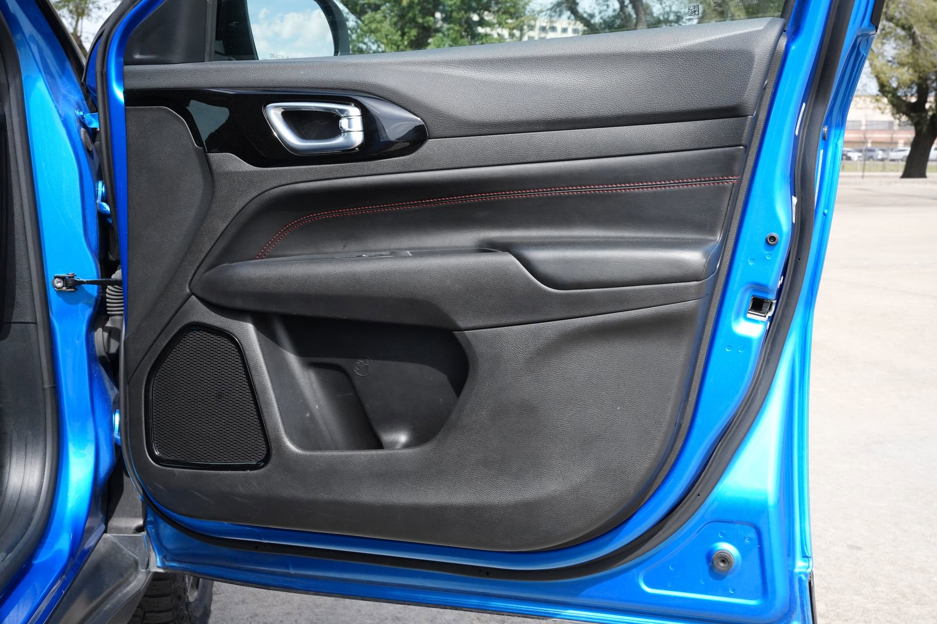 Used 2025 Jeep Compass Trailhawk image 28