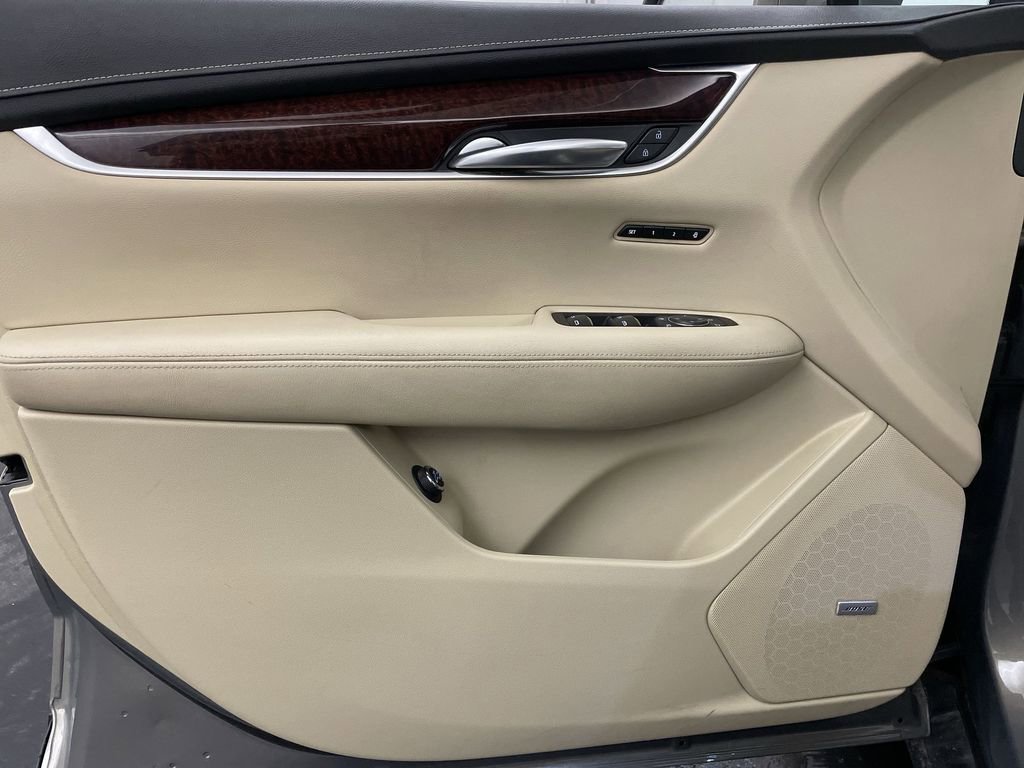 Used 2019 Cadillac XT5 Luxury FWD image 17