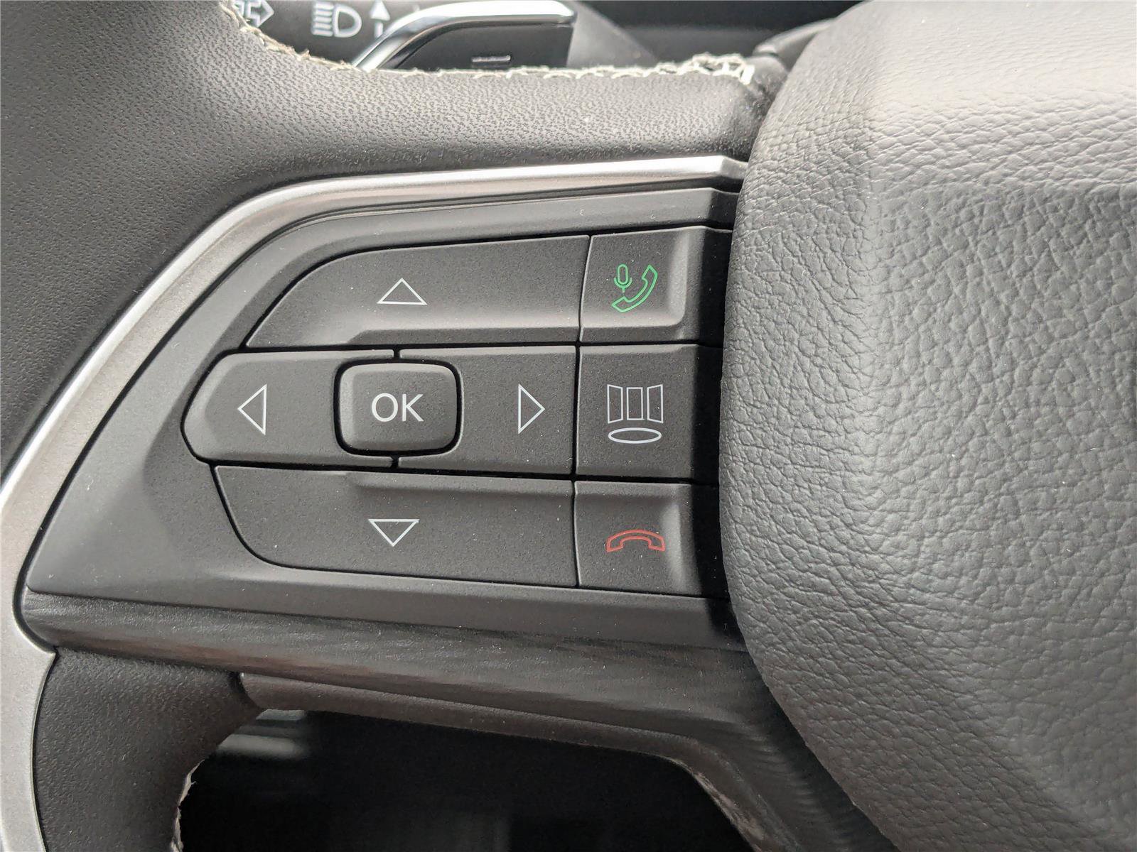 New 2025 Jeep Grand Cherokee L Laredo image 24