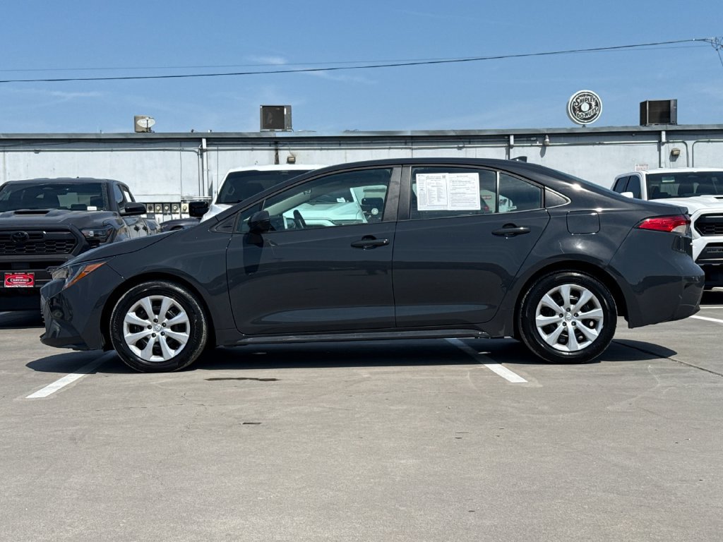 Used 2026 Toyota Corolla LE FWD image 3
