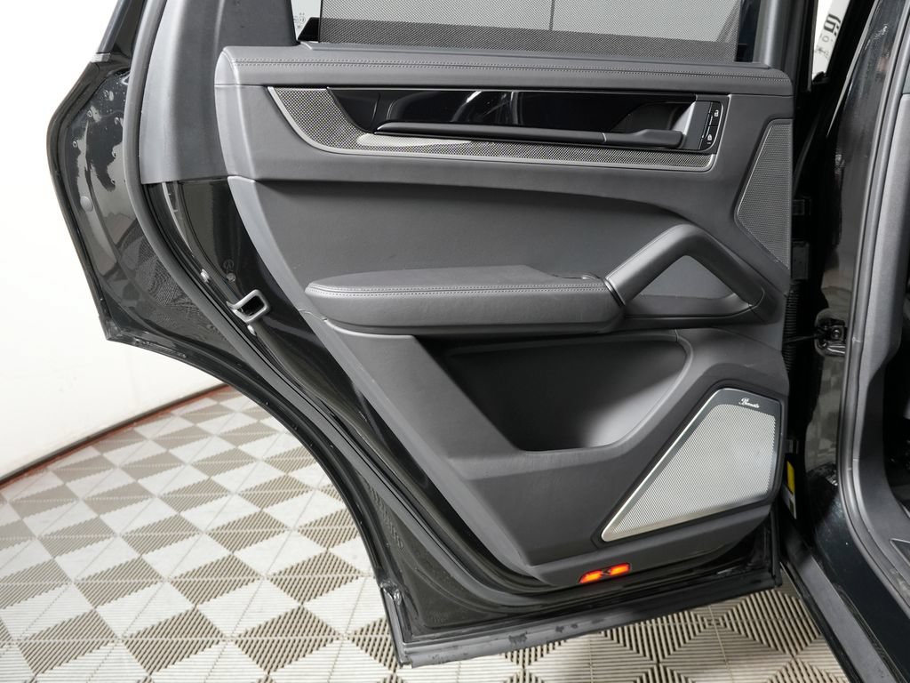 Certified 2024 Porsche Cayenne Turbo AWD/4WD image 41