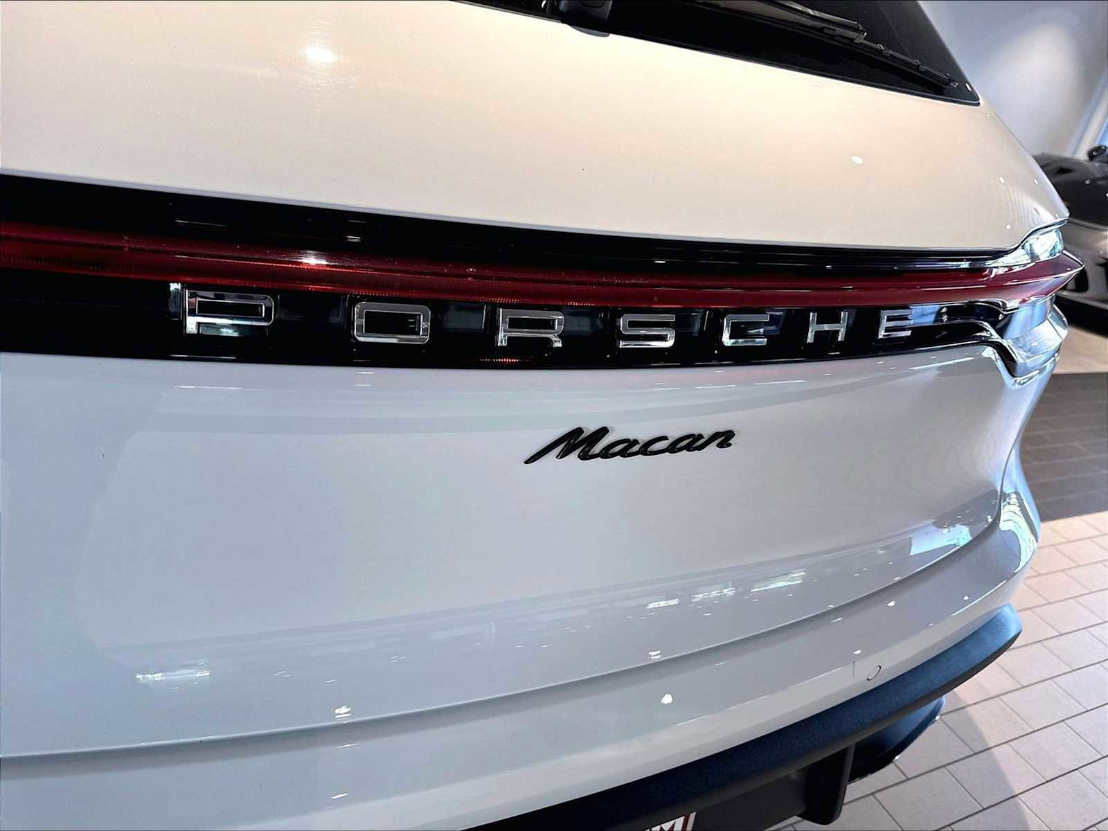 Used 2026 Porsche Macan AWD/4WD image 37