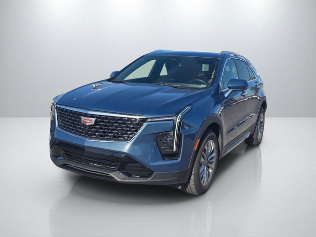 Used 2025 Cadillac XT4 Premium Luxury image 2