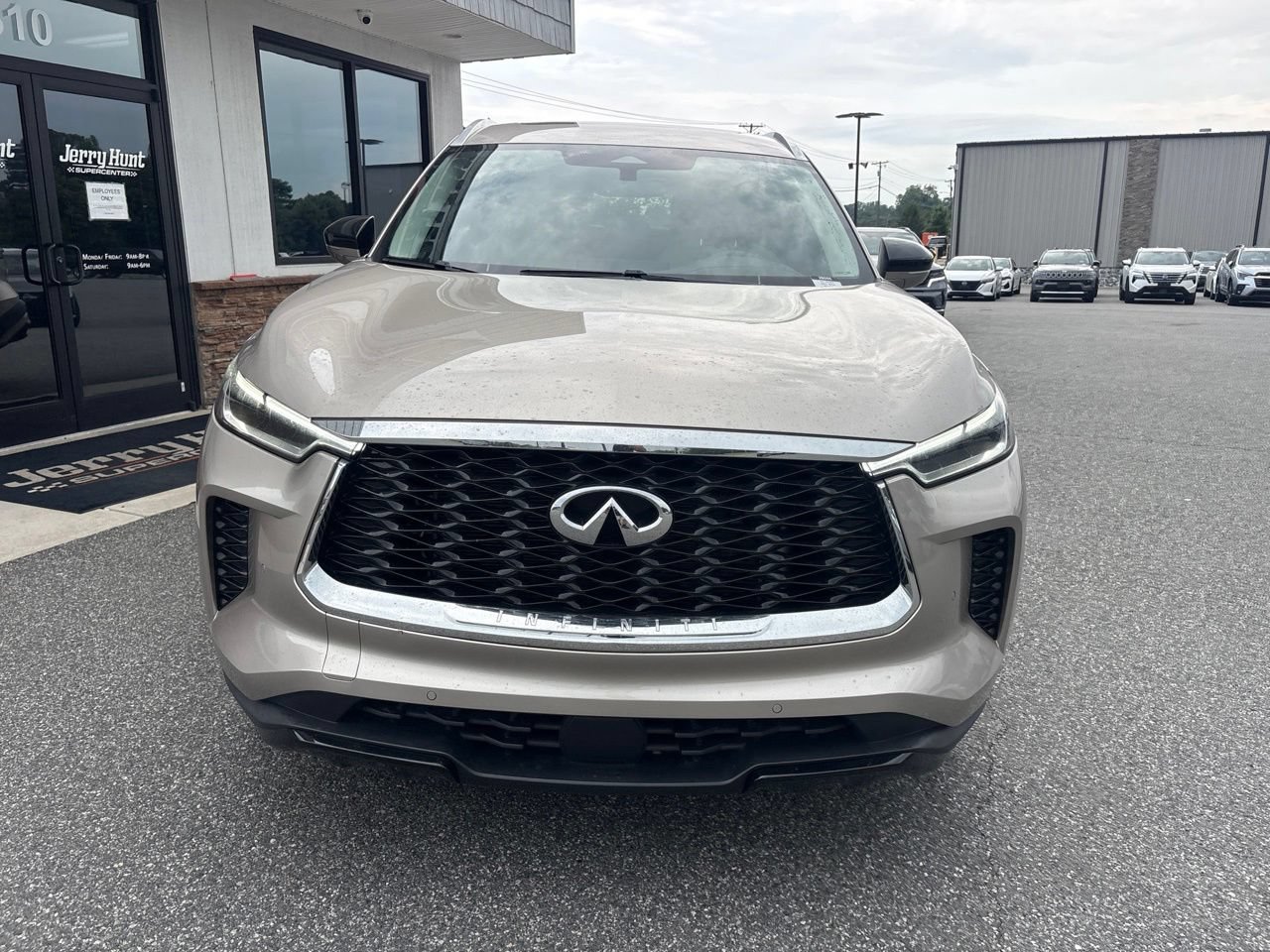 Used 2023 INFINITI QX60 Luxe w/ Cargo Package FWD image 11