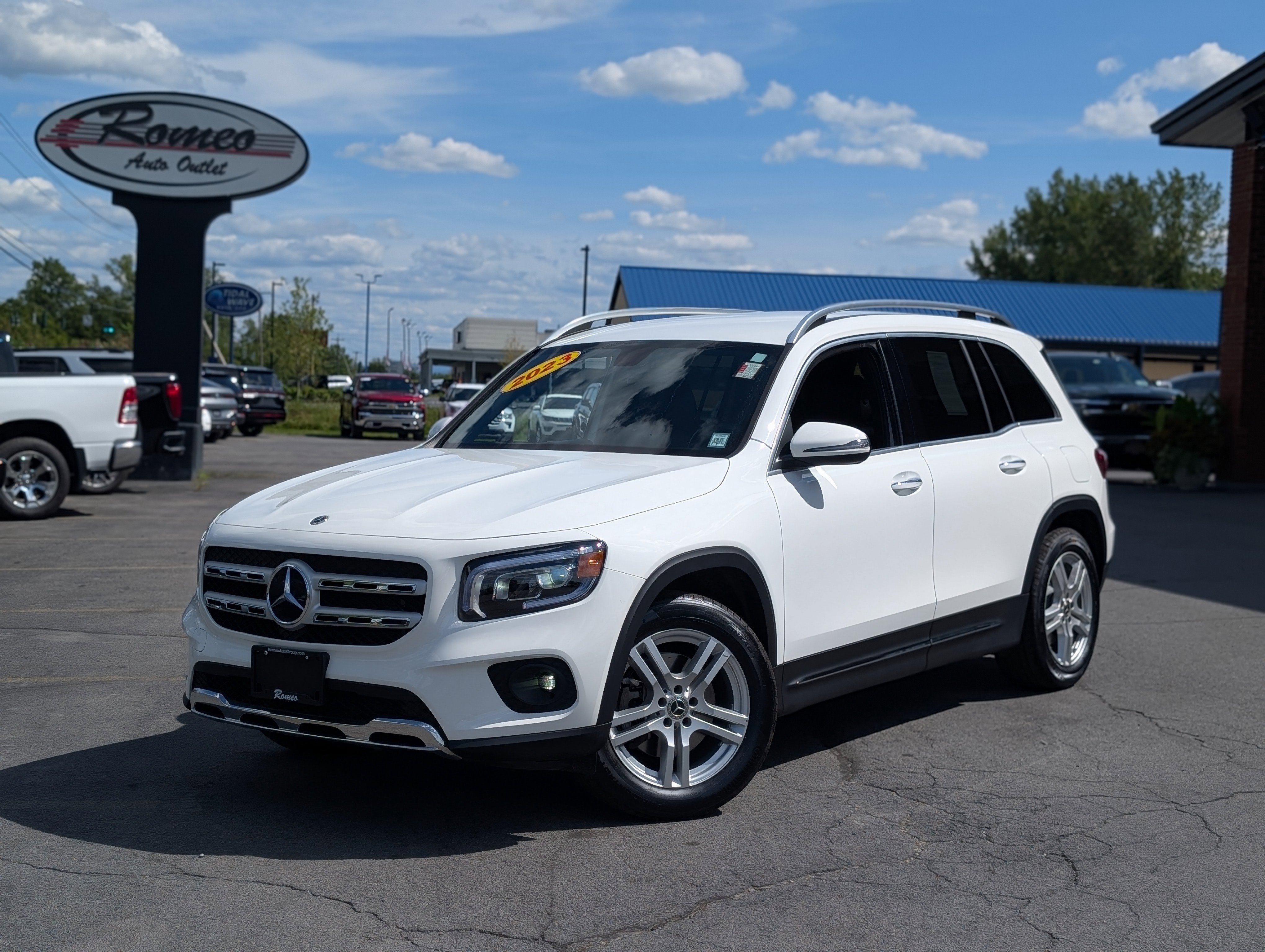 Used 2023 Mercedes-Benz GLB 250 4MATIC image 1