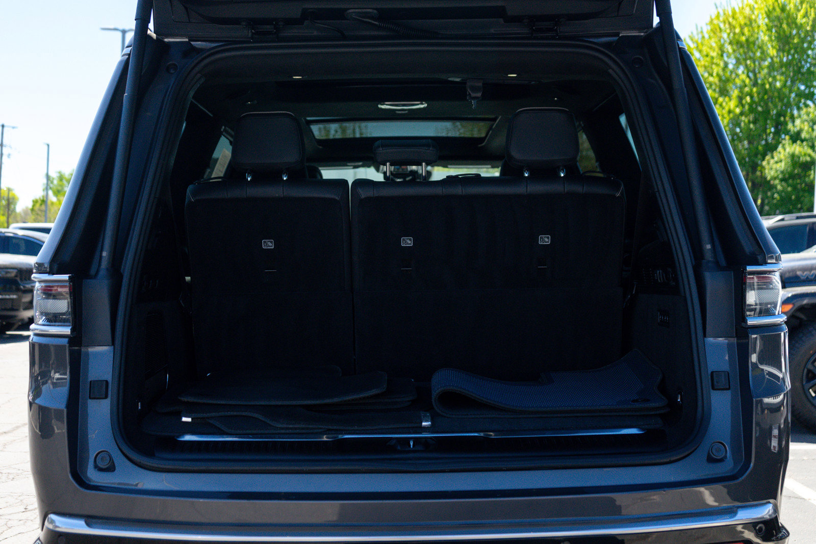 Used 2022 Jeep Grand Wagoneer Series II w/ Convenience Group III AWD/4WD image 9