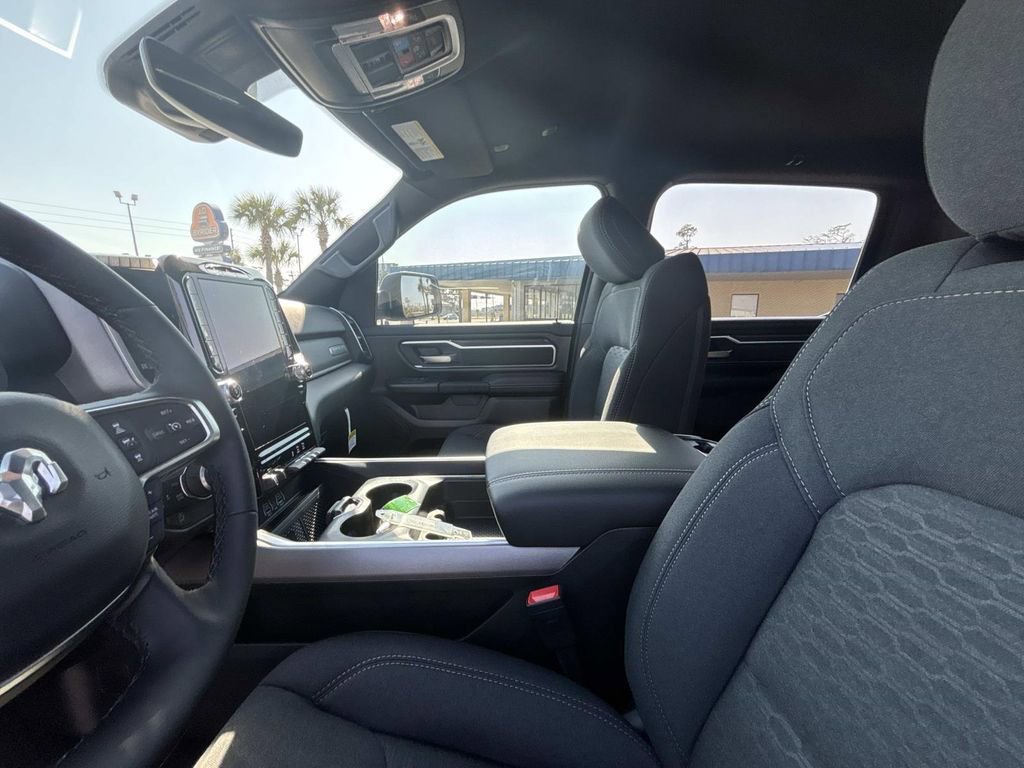 New 2026 RAM 1500 4x4 Crew Cab image 10