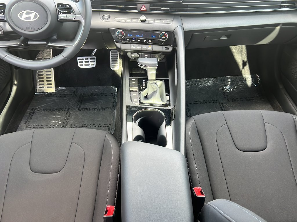 Used 2025 Hyundai Elantra SEL FWD image 14