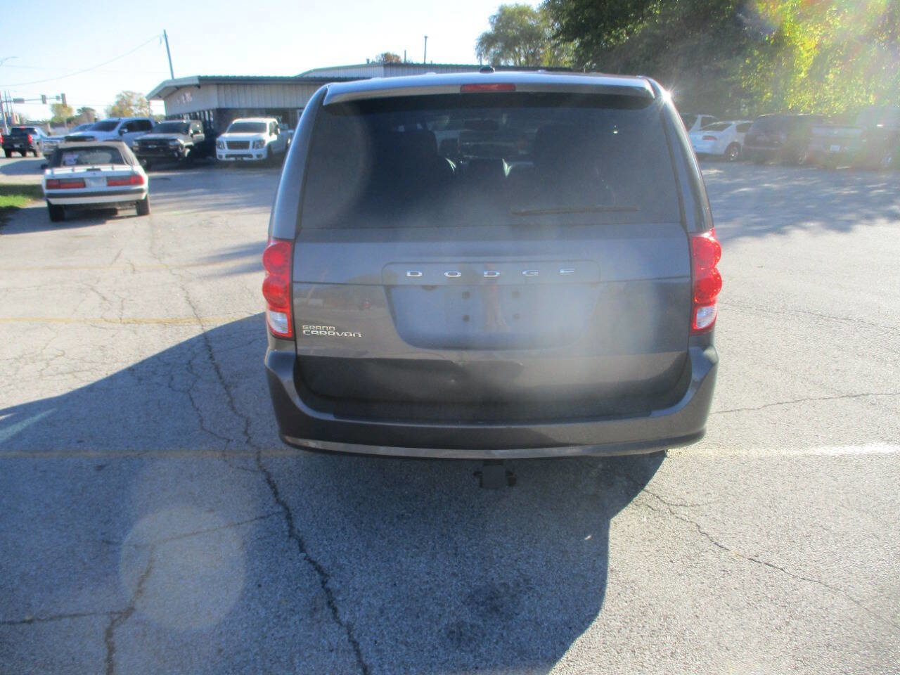 Used 2017 Dodge Grand Caravan SE image 4