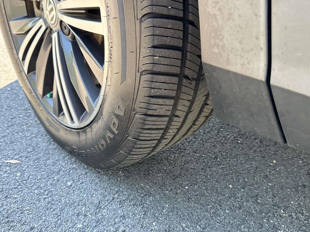 Used 2019 Volkswagen Tiguan SEL image 15