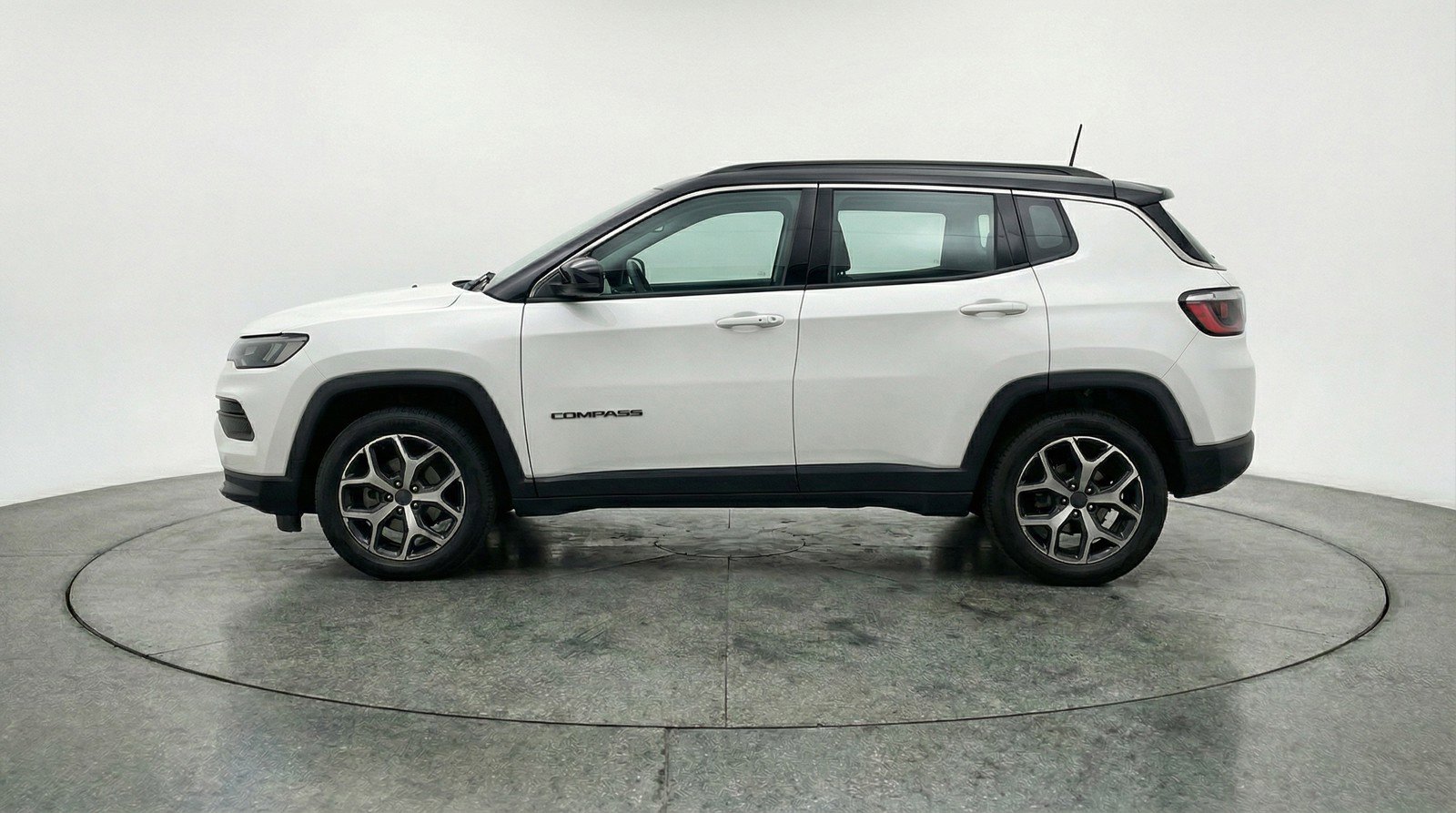 Used 2025 Jeep Compass Limited AWD/4WD image 5