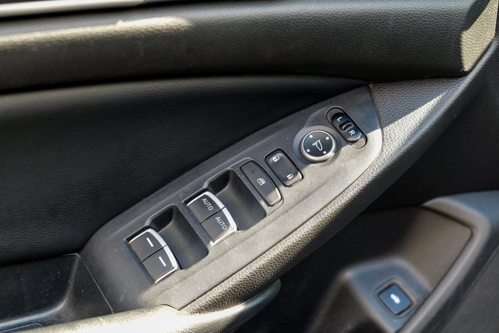 Used 2018 Honda Accord Sport image 17