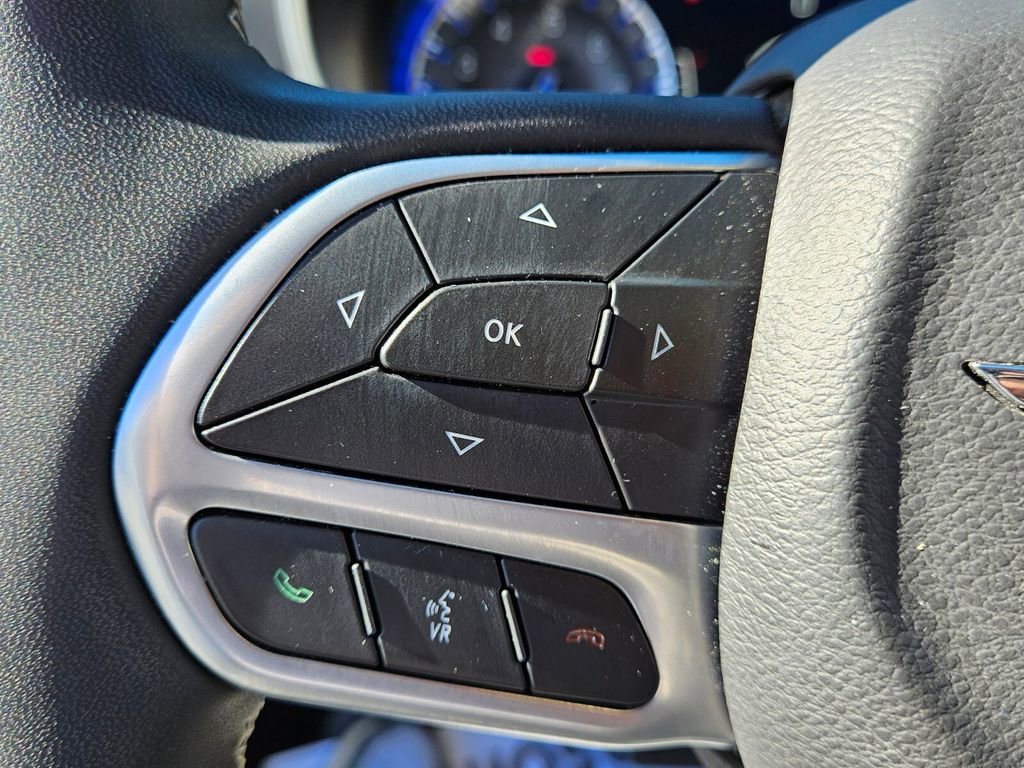 Used 2023 Chrysler Pacifica Touring-L image 24