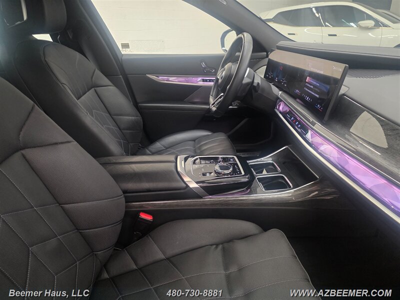 Used 2024 BMW i7 xDrive60 w/ M Sport Package RWD image 36
