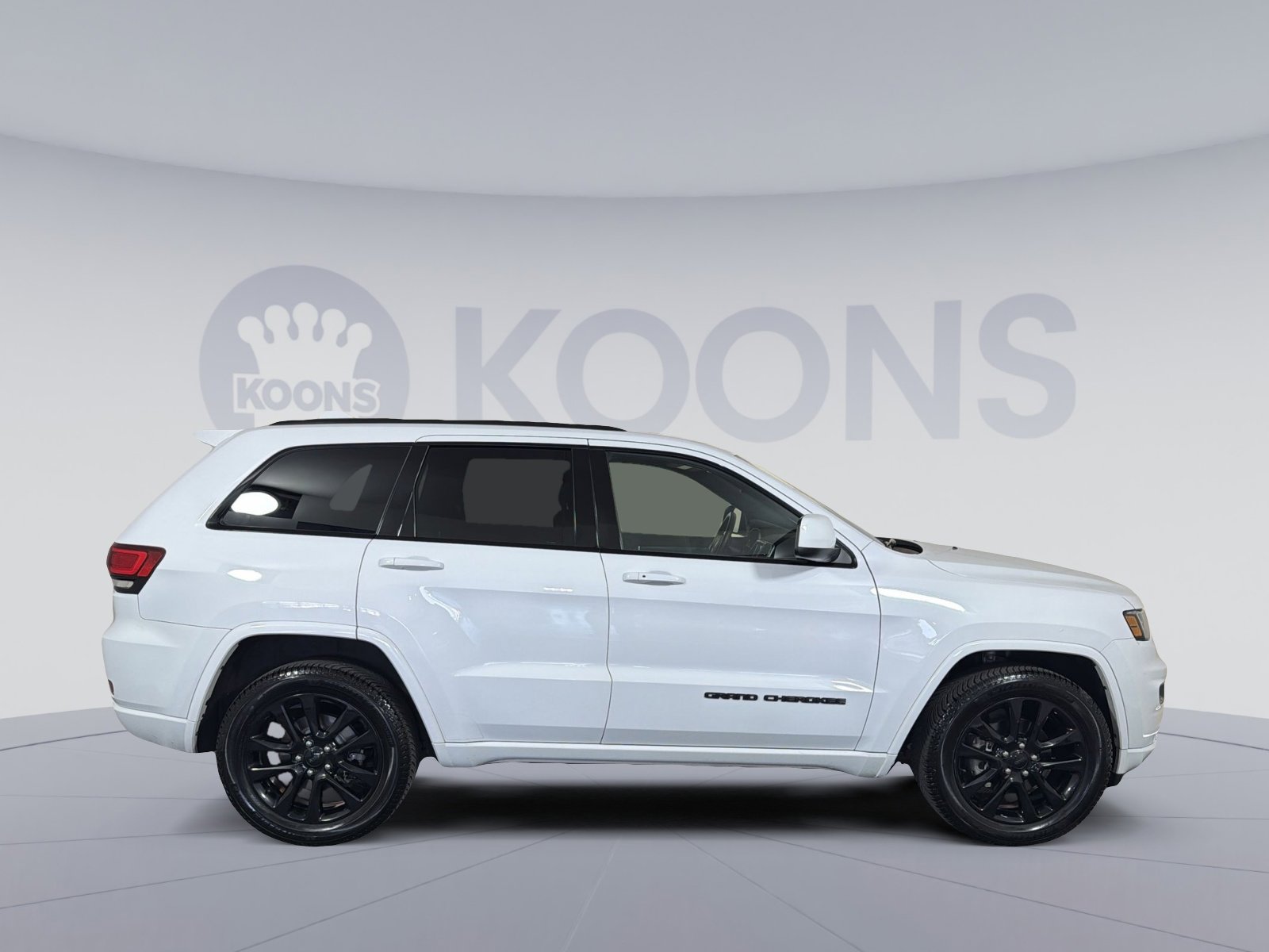 Used 2018 Jeep Grand Cherokee Altitude image 8