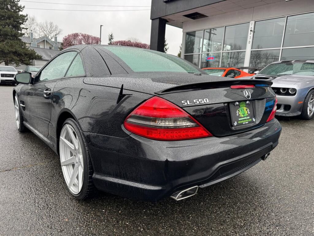 Used 2011 Mercedes-Benz SL 550 image 3