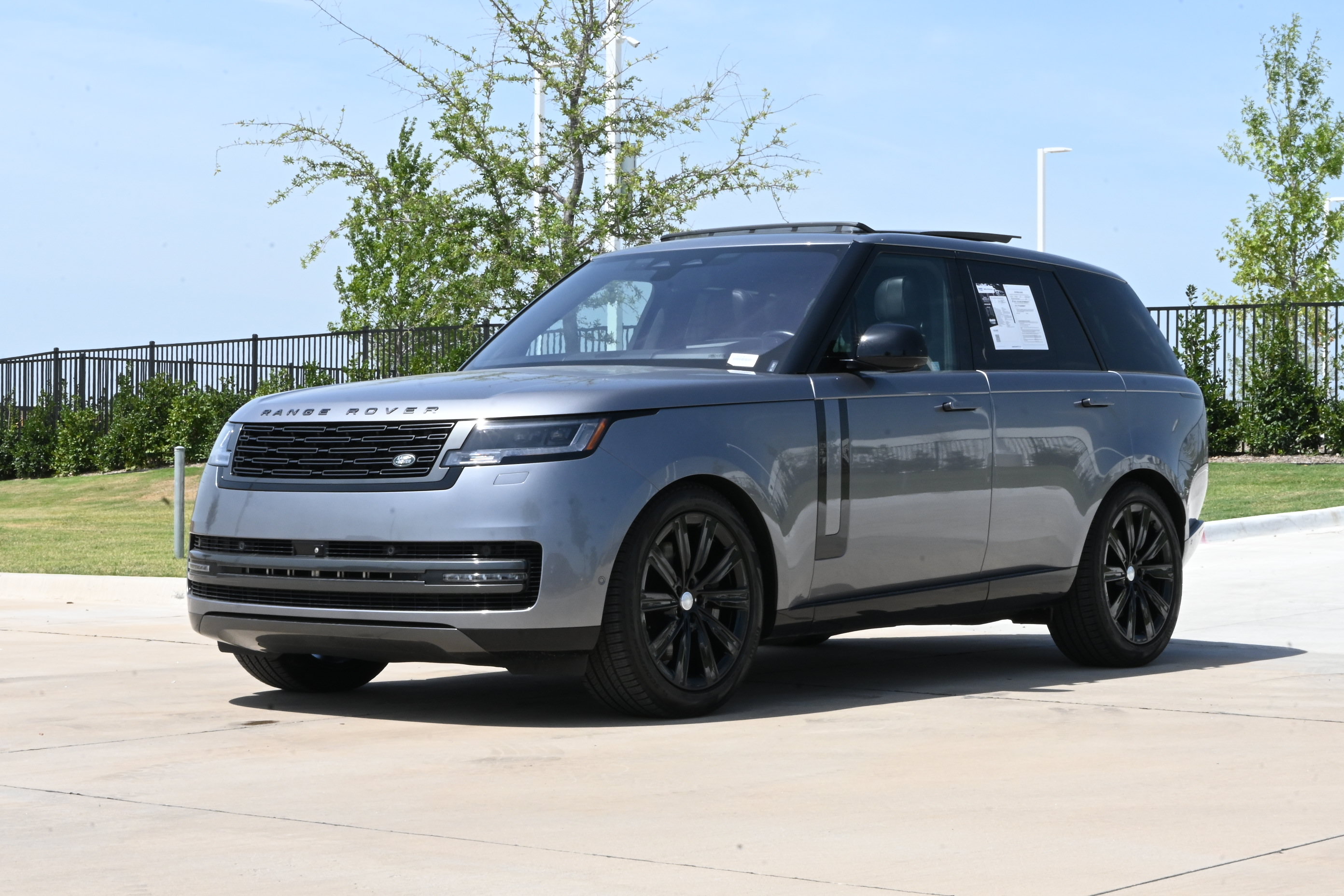 Used 2023 Land Rover Range Rover SE AWD/4WD image 4
