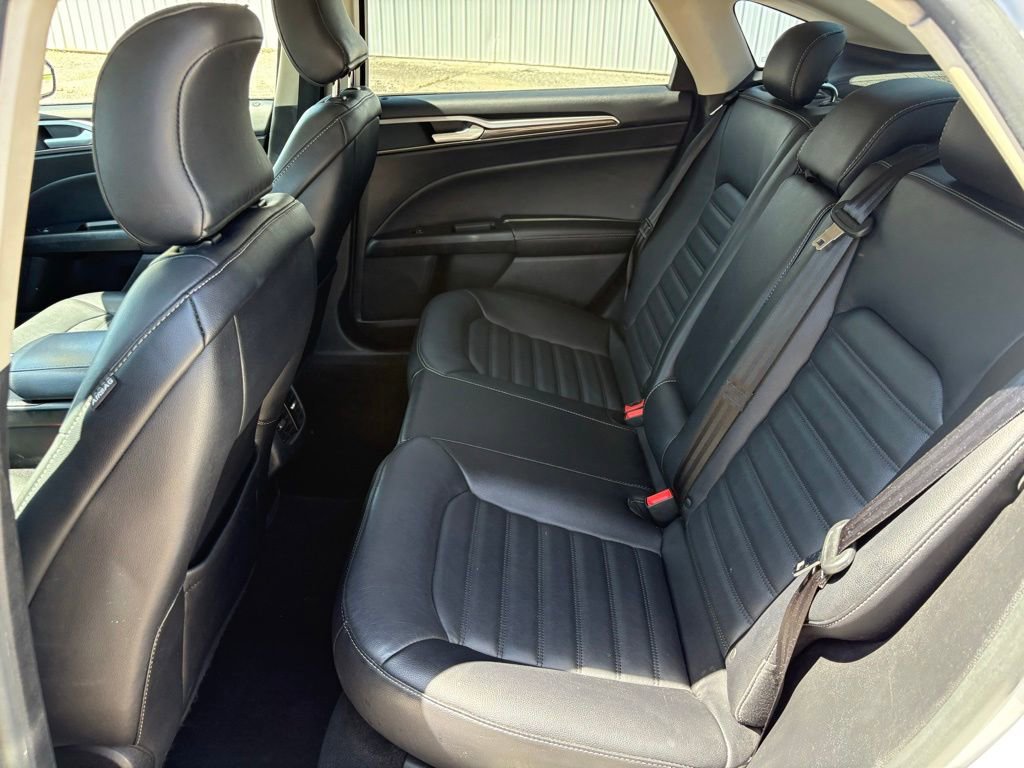 Used 2017 Ford Fusion SE w/ Fusion SE Technology Package FWD image 12