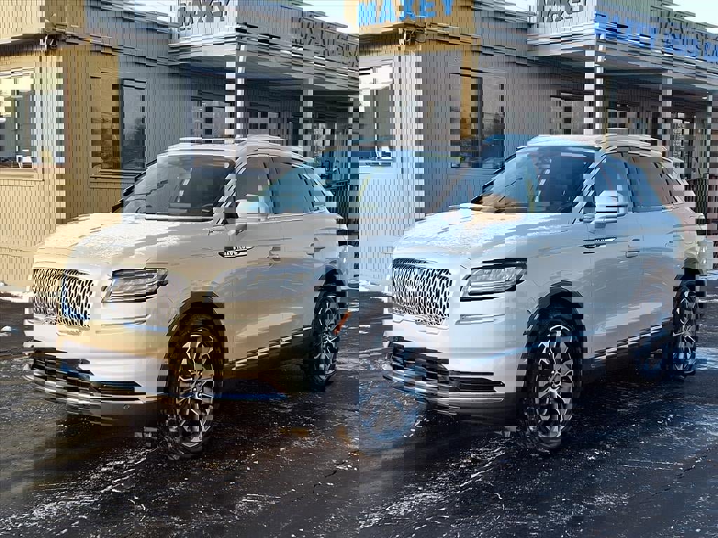 Used 2023 Lincoln Nautilus Reserve w/ Equipment Group 201A image 1