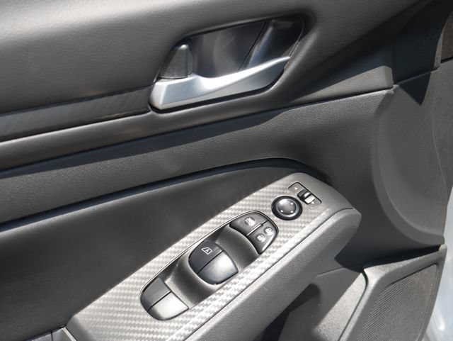 Used 2024 Nissan Altima 2.5 SV FWD image 12