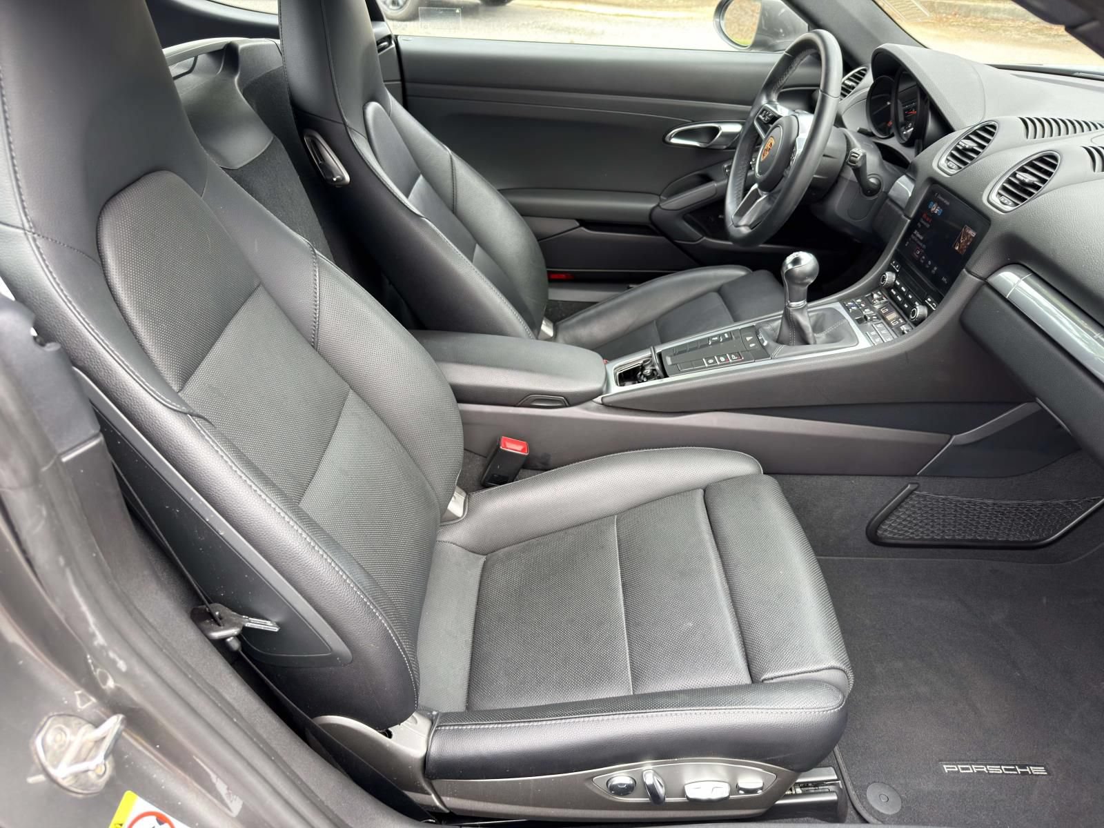 Used 2024 Porsche 718 Cayman RWD image 13