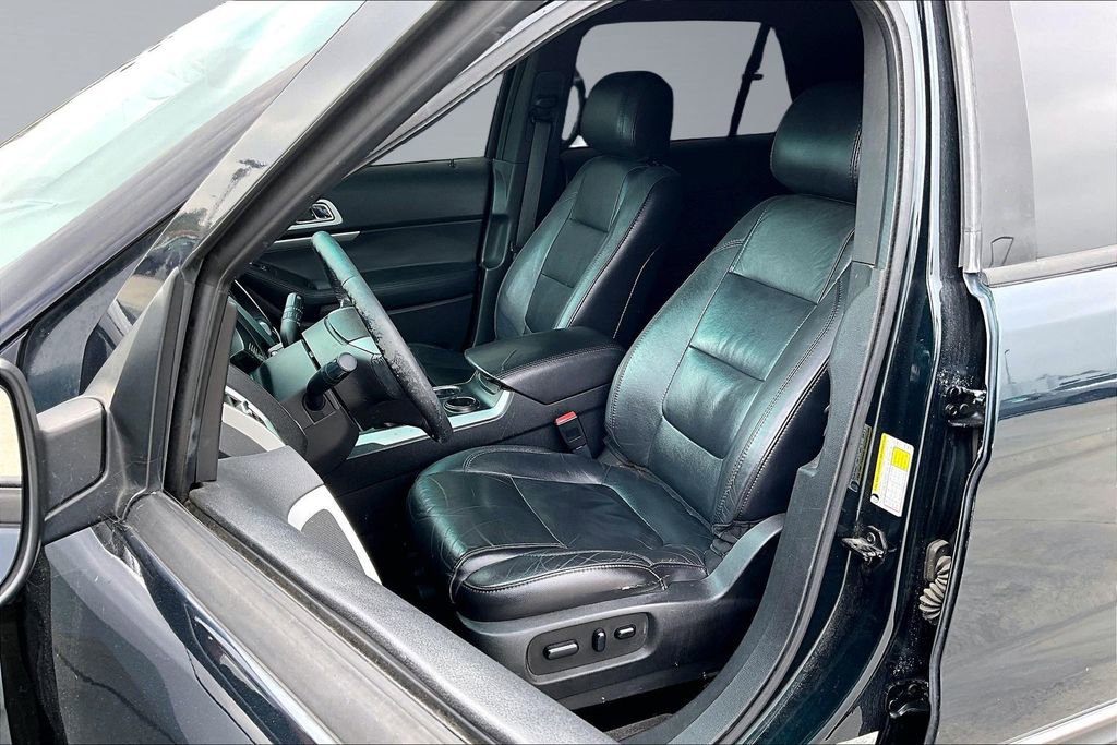 Used 2015 Ford Explorer XLT w/ Equipment Group 202A FWD image 3