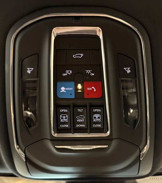 Used 2024 Jeep Grand Cherokee Limited w/ Luxury Tech Group II AWD/4WD image 16