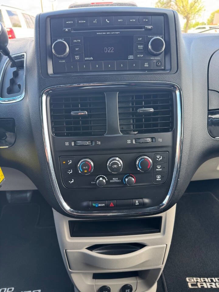Used 2016 Dodge Grand Caravan SE image 24