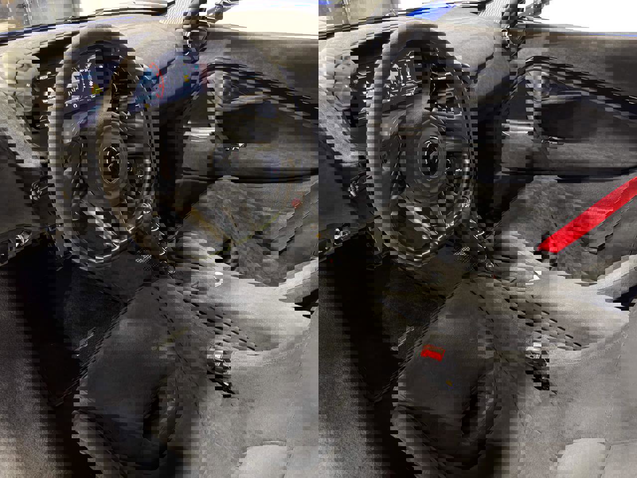 Used 2024 McLaren 750S image 2