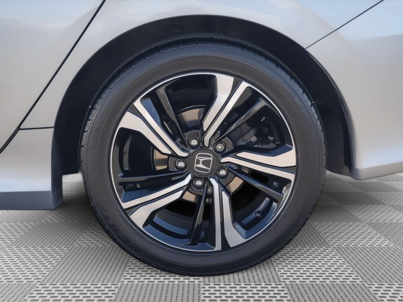 Used 2018 Honda Civic Touring image 28
