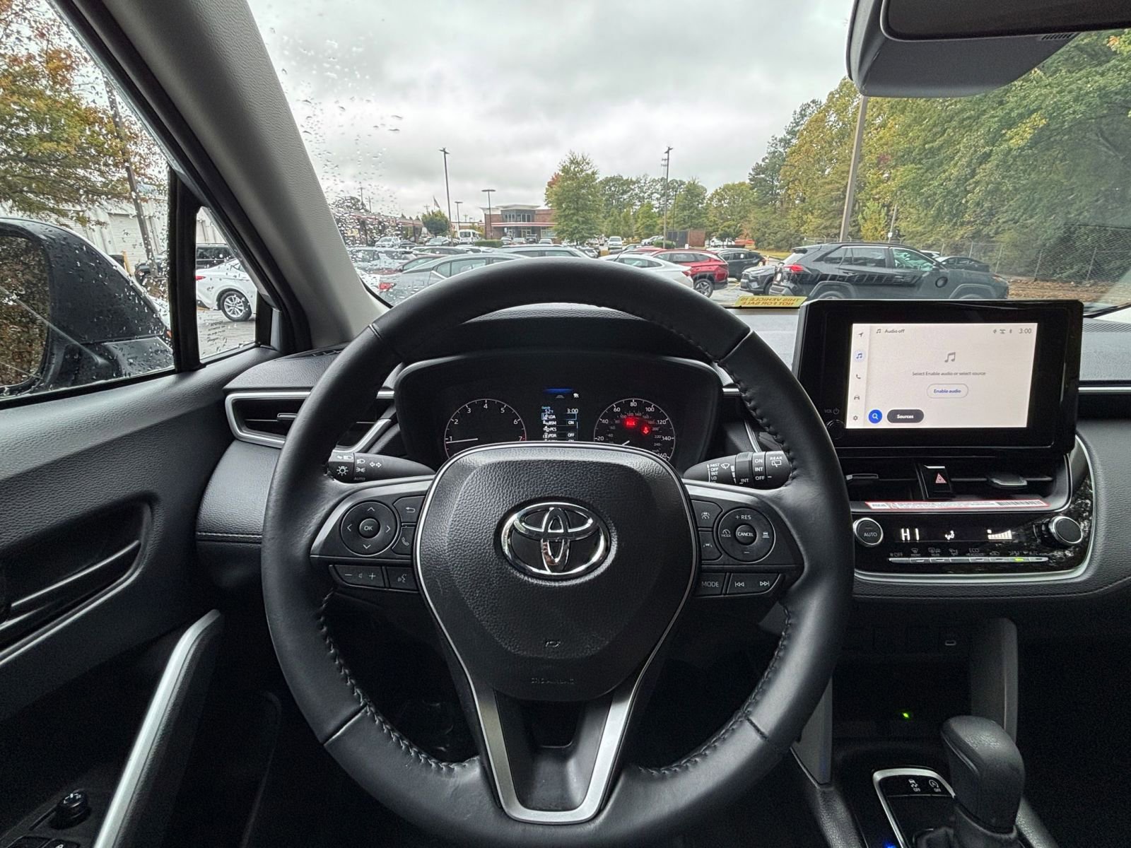 Used 2025 Toyota Corolla Cross LE image 34