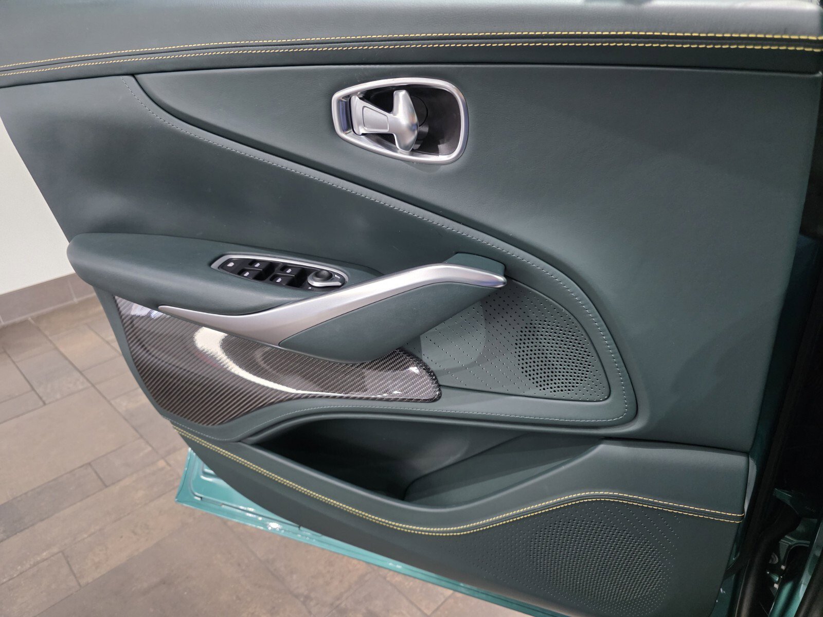 Used 2024 Aston Martin DBX 707 image 17