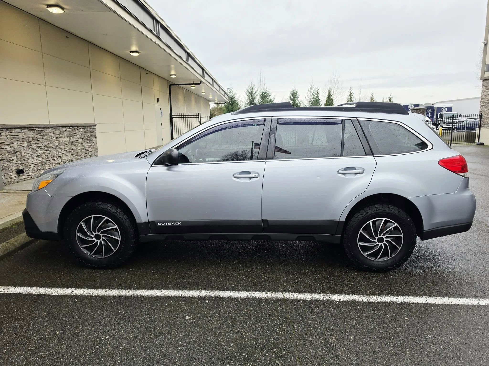 Used 2013 Subaru Outback 2.5i AWD/4WD image 2