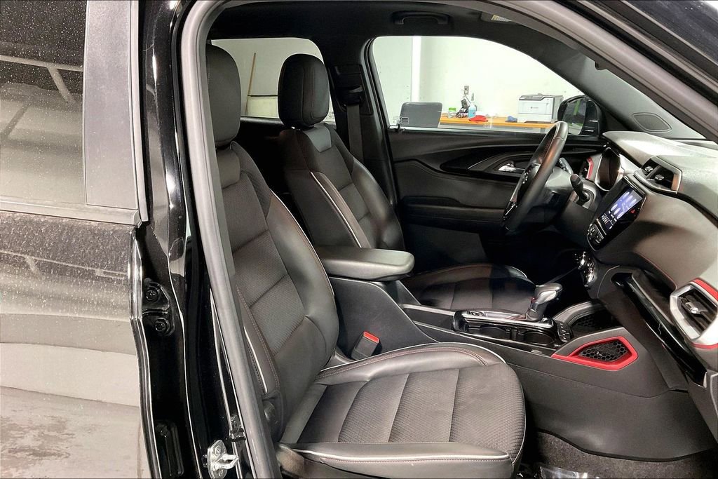 Used 2023 Chevrolet TrailBlazer RS w/ Sun and Liftgate Package image 10