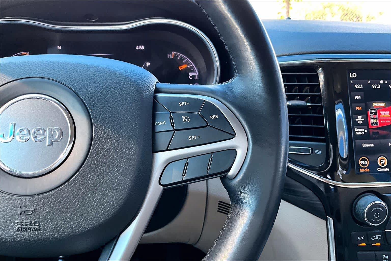 Used 2022 Jeep Grand Cherokee Laredo E w/ Security & Convenience Group AWD/4WD image 24