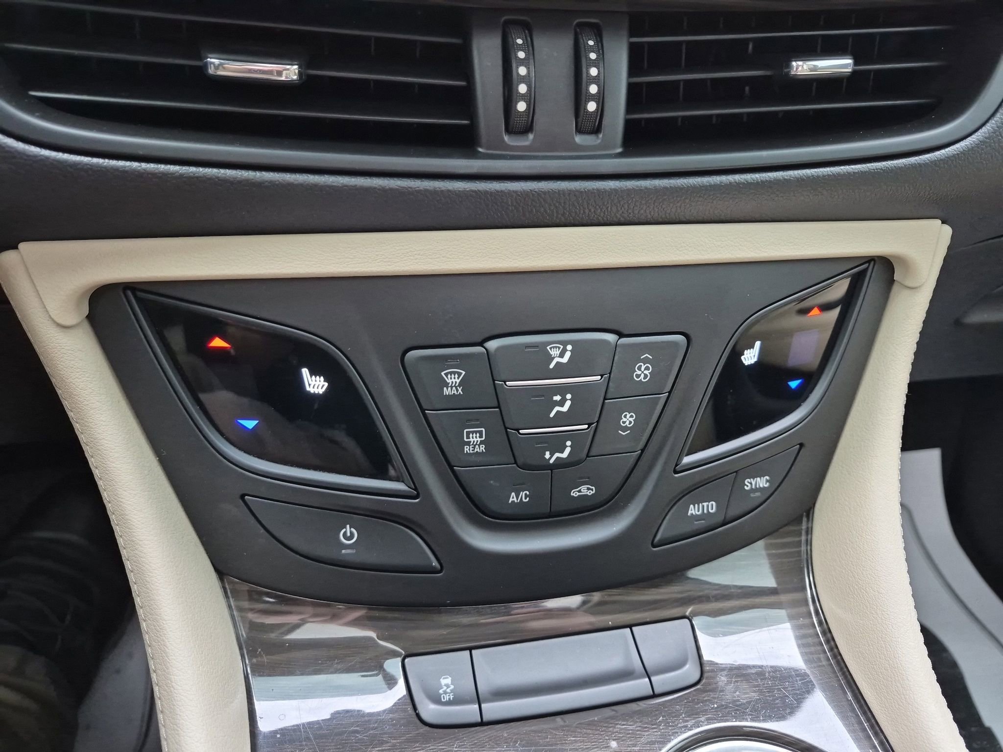 Used 2020 Buick Envision Essence w/ Experience Buick Package image 21