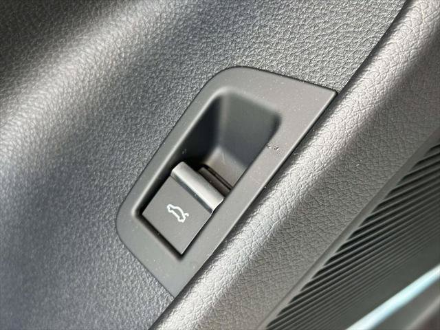 Used 2026 Audi Q8 Premium w/ Convenience Plus Package AWD/4WD image 19