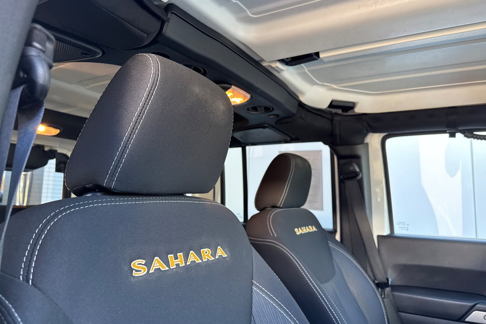Used 2015 Jeep Wrangler Unlimited Sahara w/ Connectivity Group AWD/4WD image 17