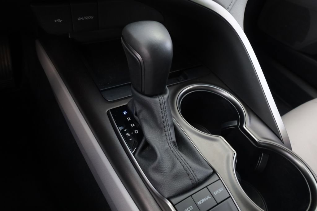 Used 2024 Toyota Camry SE w/ Convenience Package image 9